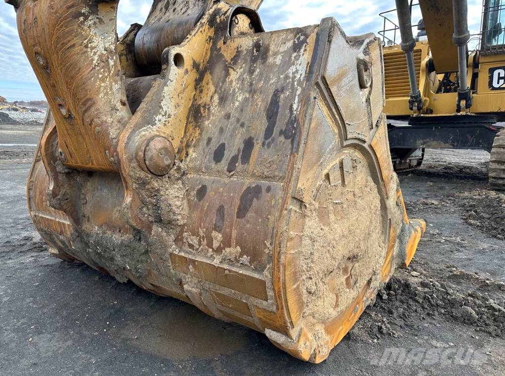 CAT 6015 Rupsgraafmachines