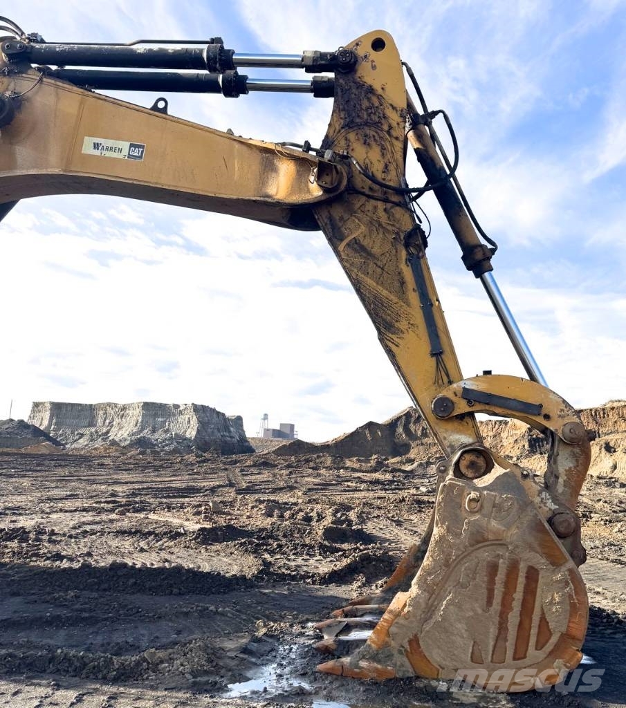 CAT 6015 Rupsgraafmachines