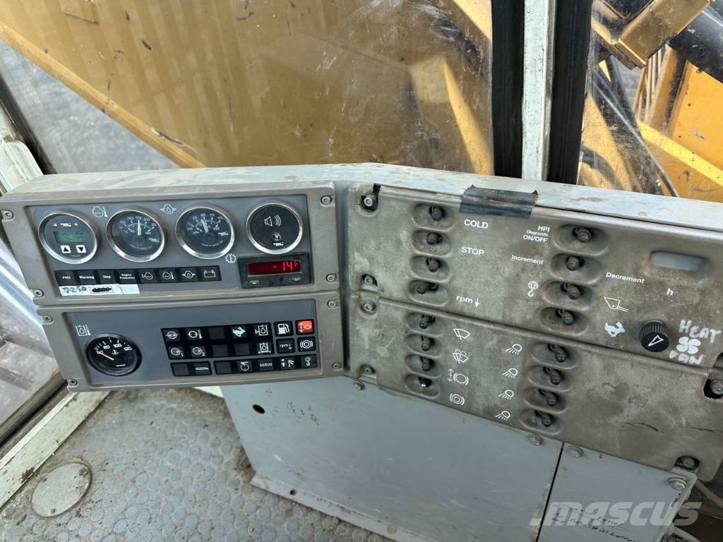 CAT 6015 Rupsgraafmachines