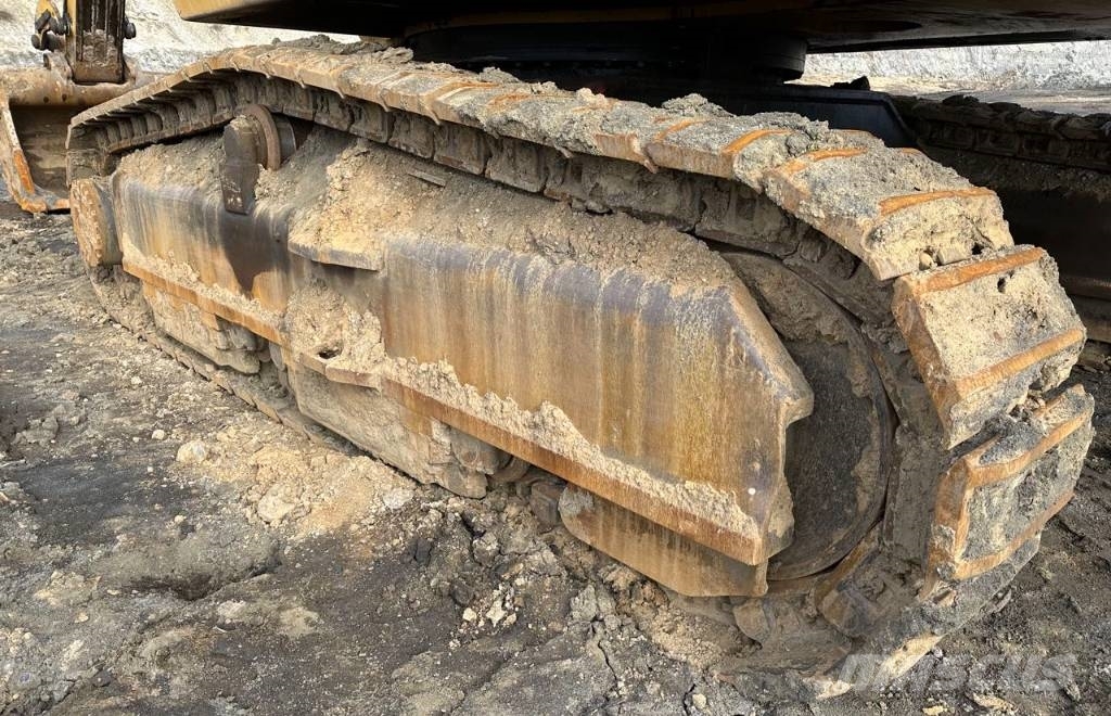 CAT 6015 Rupsgraafmachines