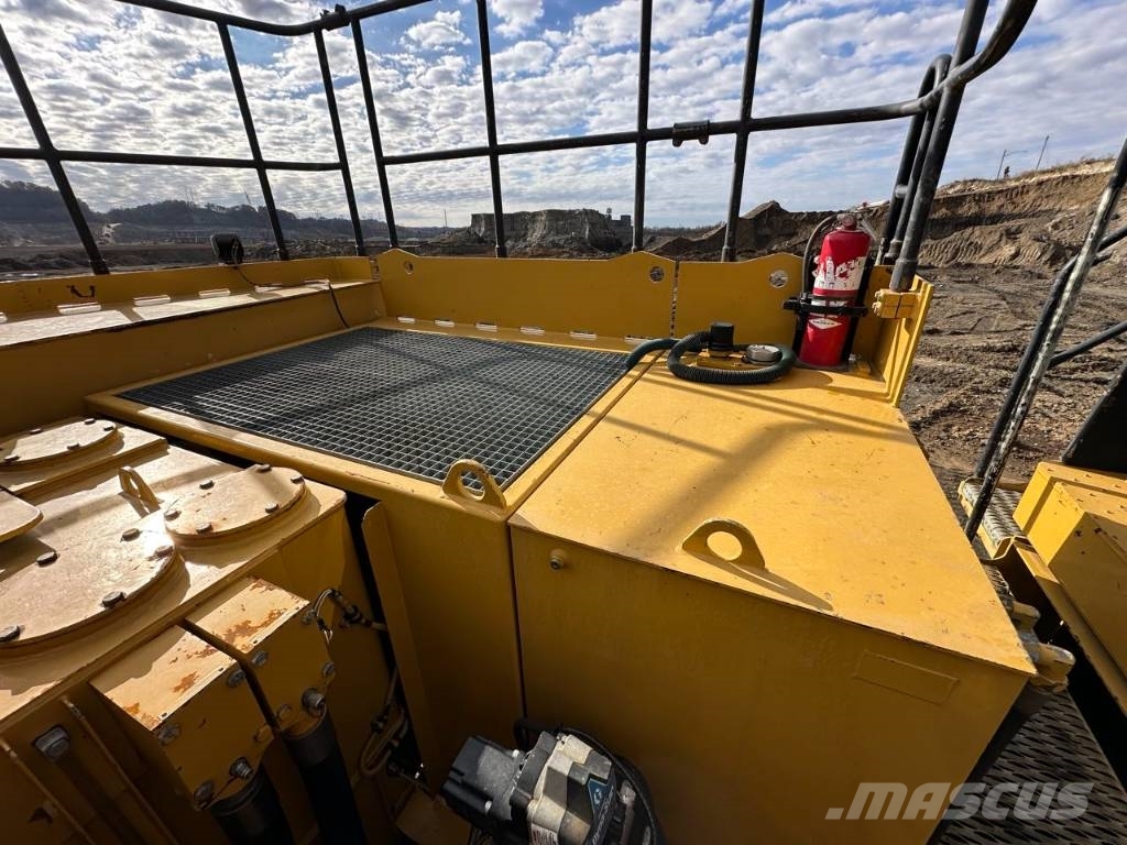CAT 6015 Rupsgraafmachines