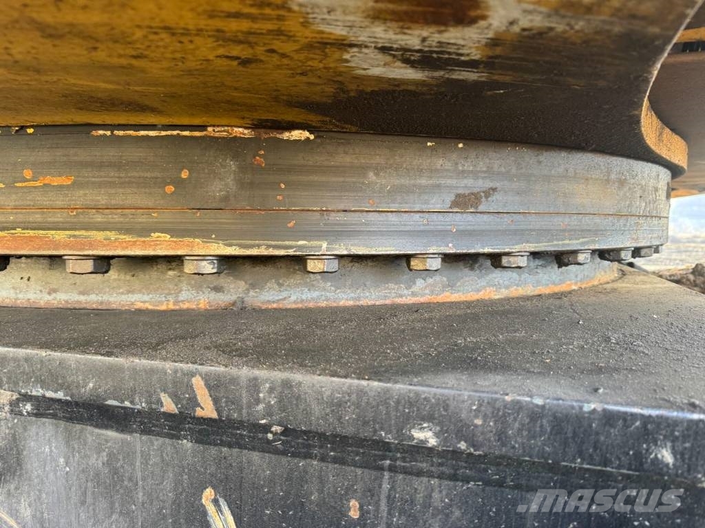 CAT 6015 Rupsgraafmachines