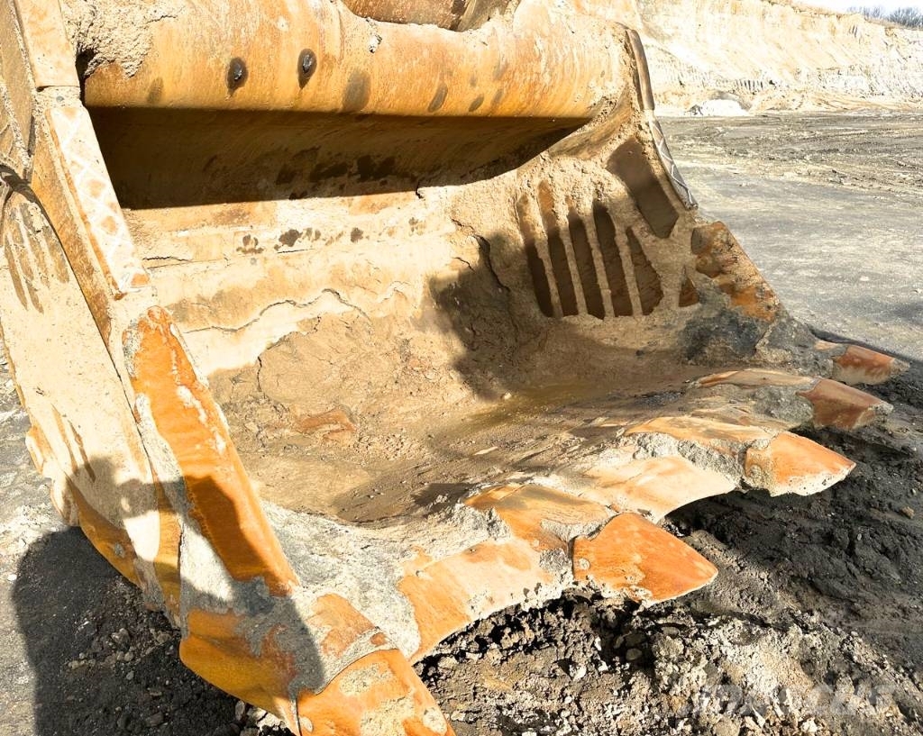 CAT 6015 Rupsgraafmachines