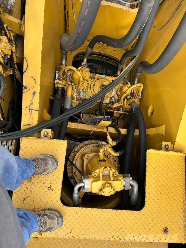 CAT 6015 Rupsgraafmachines