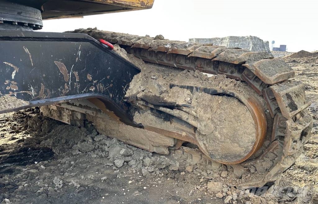 CAT 6015 Rupsgraafmachines
