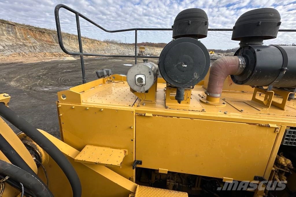 CAT 6015 Rupsgraafmachines