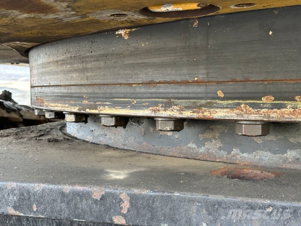 CAT 6015 Rupsgraafmachines