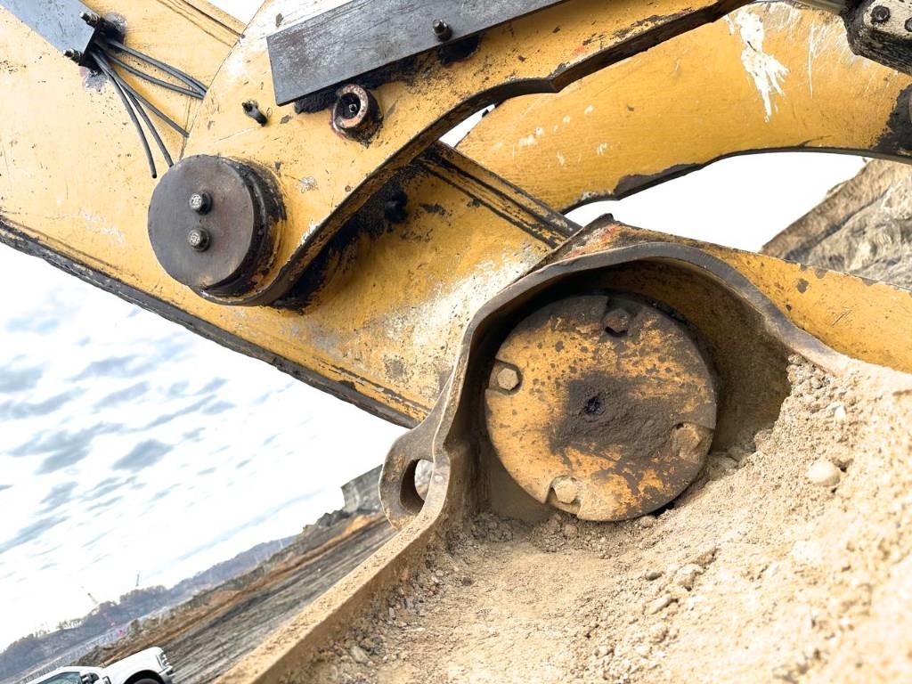 CAT 6015 Rupsgraafmachines