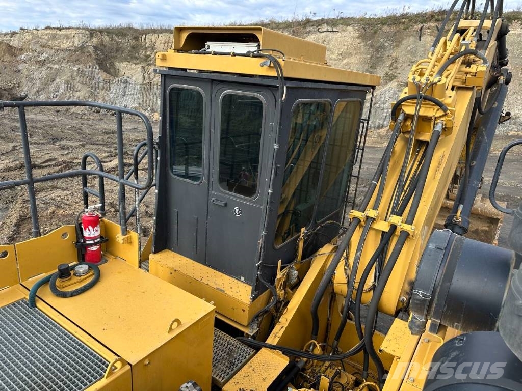 CAT 6015 Rupsgraafmachines
