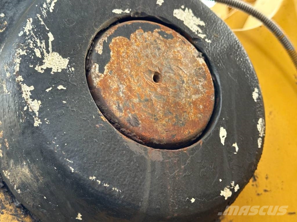 CAT 6015 Rupsgraafmachines