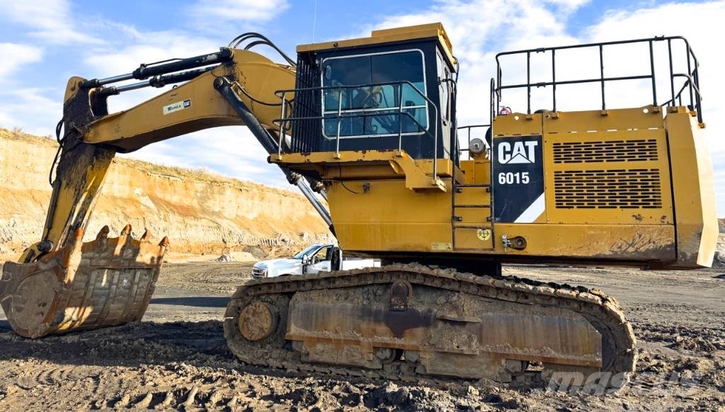 CAT 6015 Rupsgraafmachines