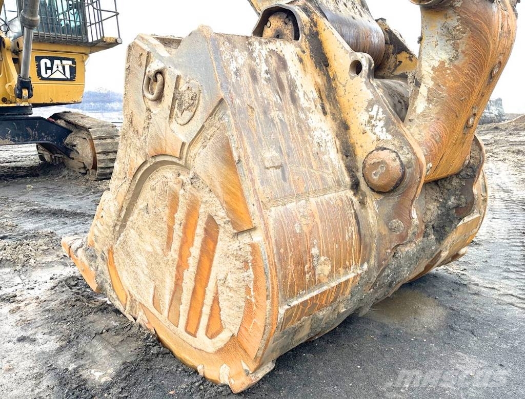 CAT 6015 Rupsgraafmachines