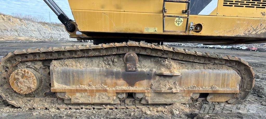 CAT 6015 Rupsgraafmachines