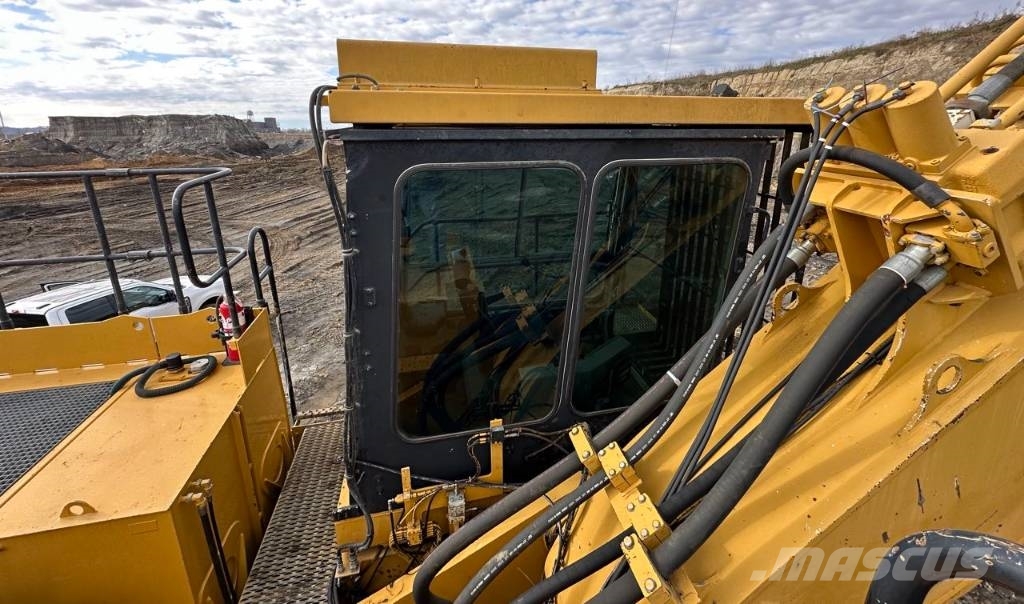CAT 6015 Rupsgraafmachines