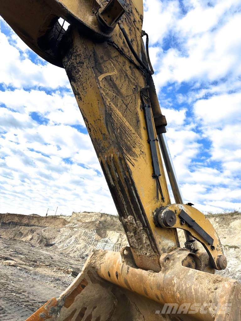 CAT 6015 Rupsgraafmachines