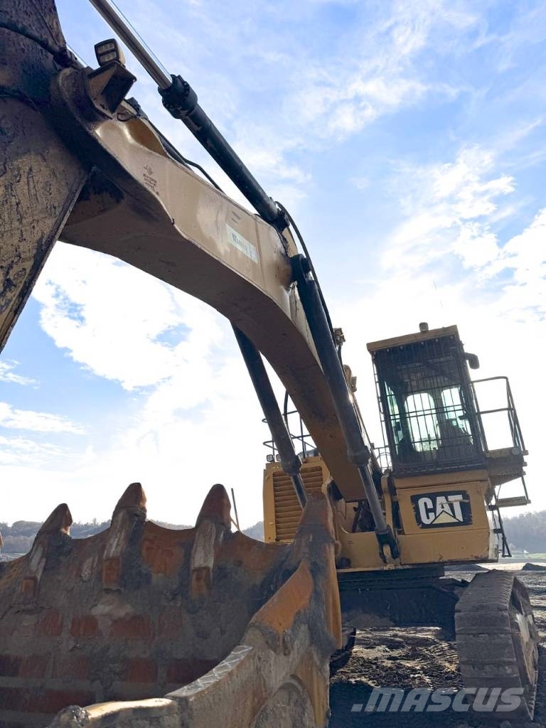 CAT 6015 Rupsgraafmachines