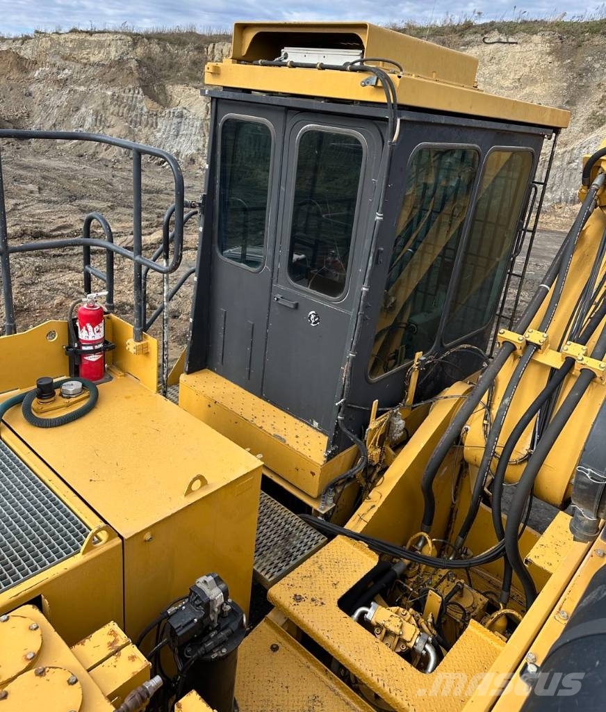 CAT 6015 Rupsgraafmachines