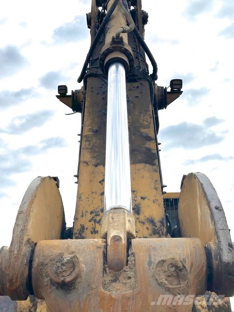 CAT 6015 Rupsgraafmachines
