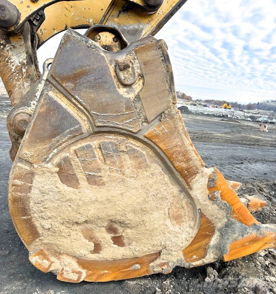 CAT 6015 Rupsgraafmachines