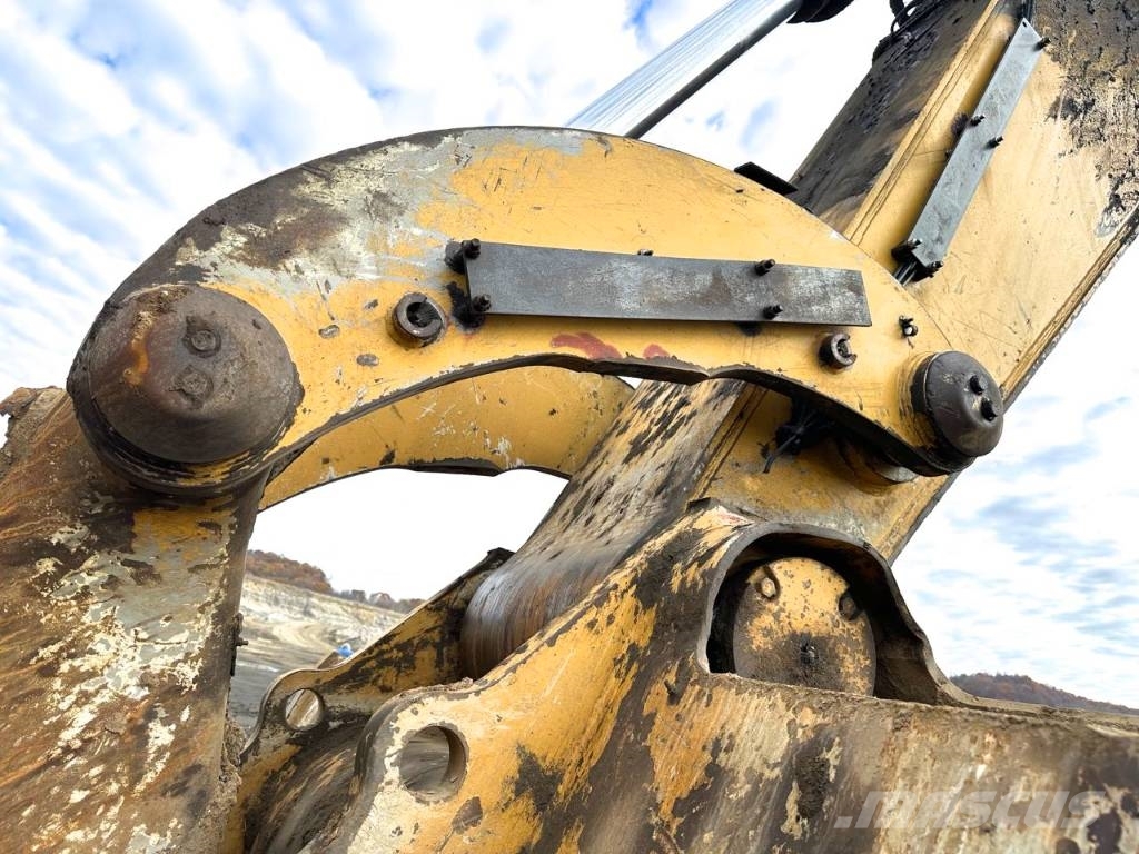CAT 6015 Rupsgraafmachines