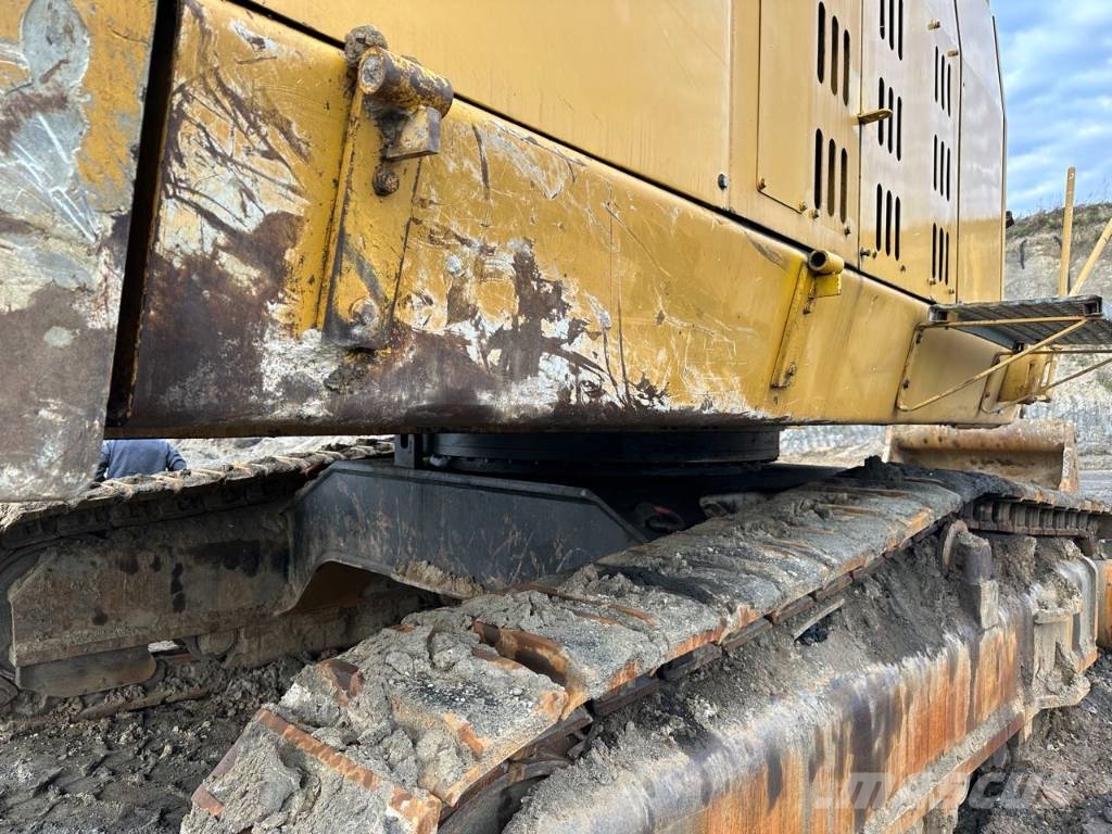 CAT 6015 Rupsgraafmachines