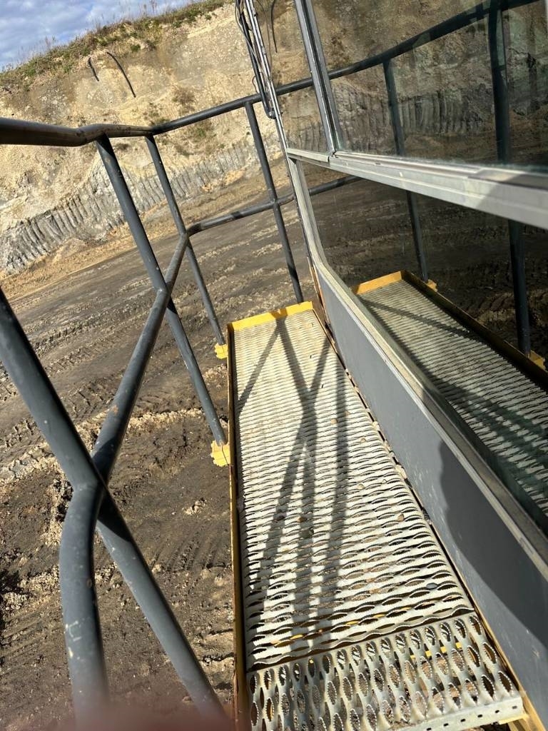 CAT 6015 Rupsgraafmachines