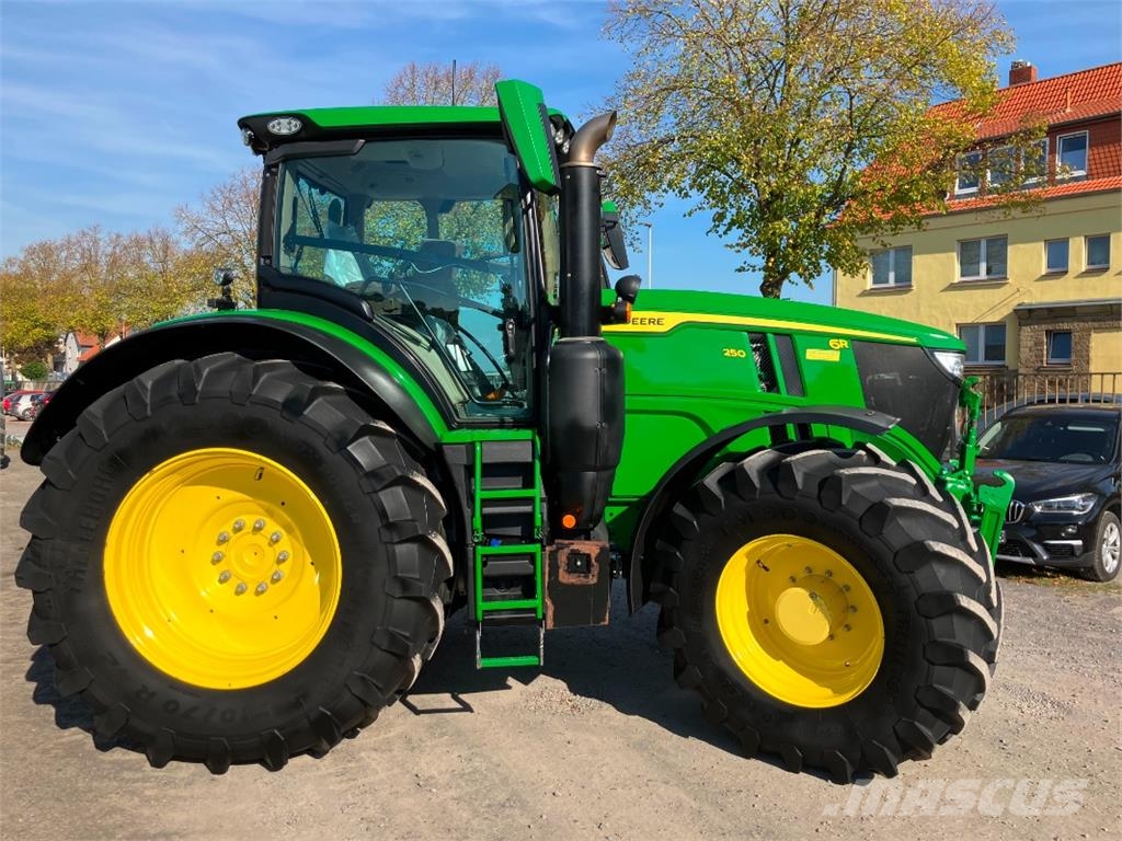 John Deere 6R 250 Traktorji