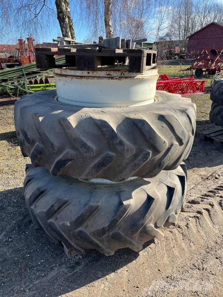 Goodyear 20.8-38 Riepas, riteņi un diski