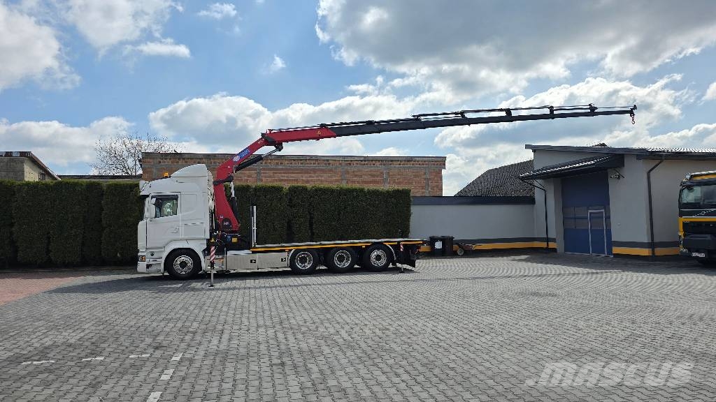 Scania R580 V8 8x4 HMF3220K7 Camion plateau ridelle avec grue