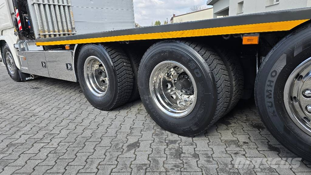 Scania R580 V8 8x4 HMF3220K7 Camion plateau ridelle avec grue