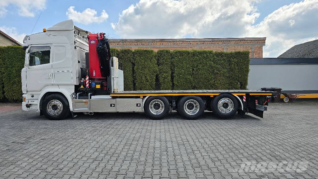 Scania R580 V8 8x4 HMF3220K7 Camion plateau ridelle avec grue