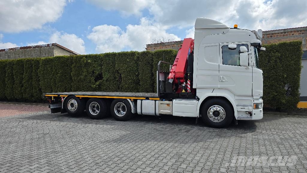 Scania R580 V8 8x4 HMF3220K7 Camion plateau ridelle avec grue