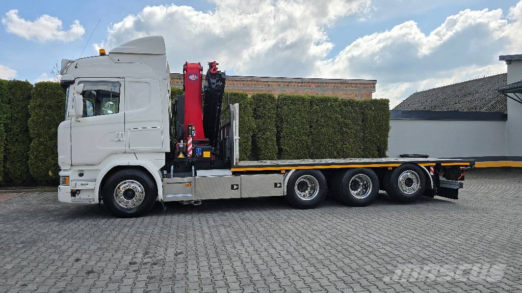 Scania R580 V8 8x4 HMF3220K7 Camion plateau ridelle avec grue