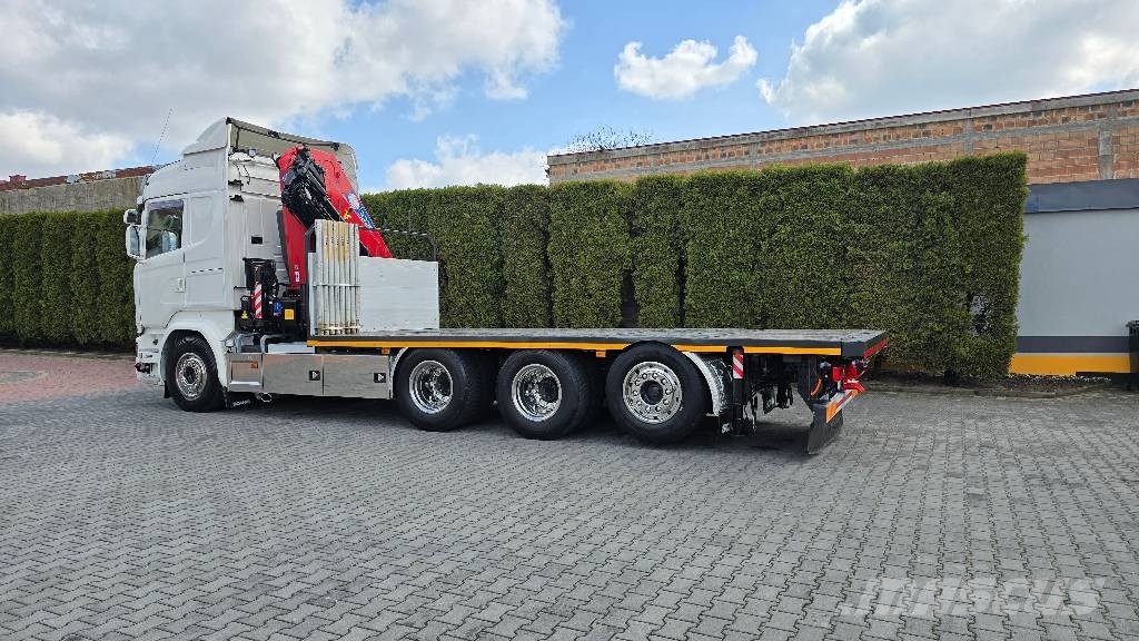 Scania R580 V8 8x4 HMF3220K7 Camion plateau ridelle avec grue