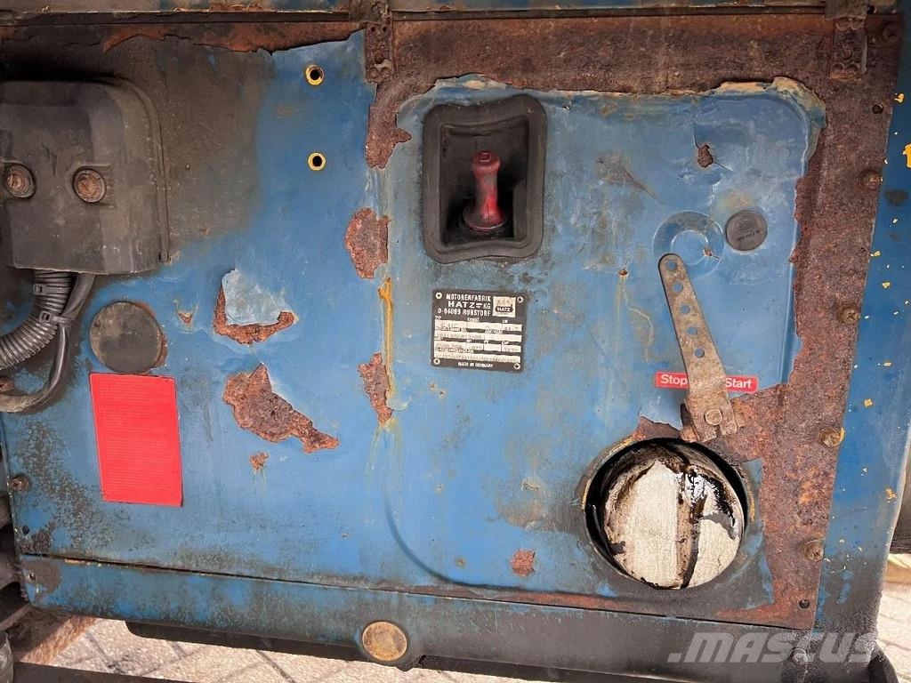 ATM 2 AXLE + HIAB 300-4 Semirremolques de plataformas planas/laterales abatibles