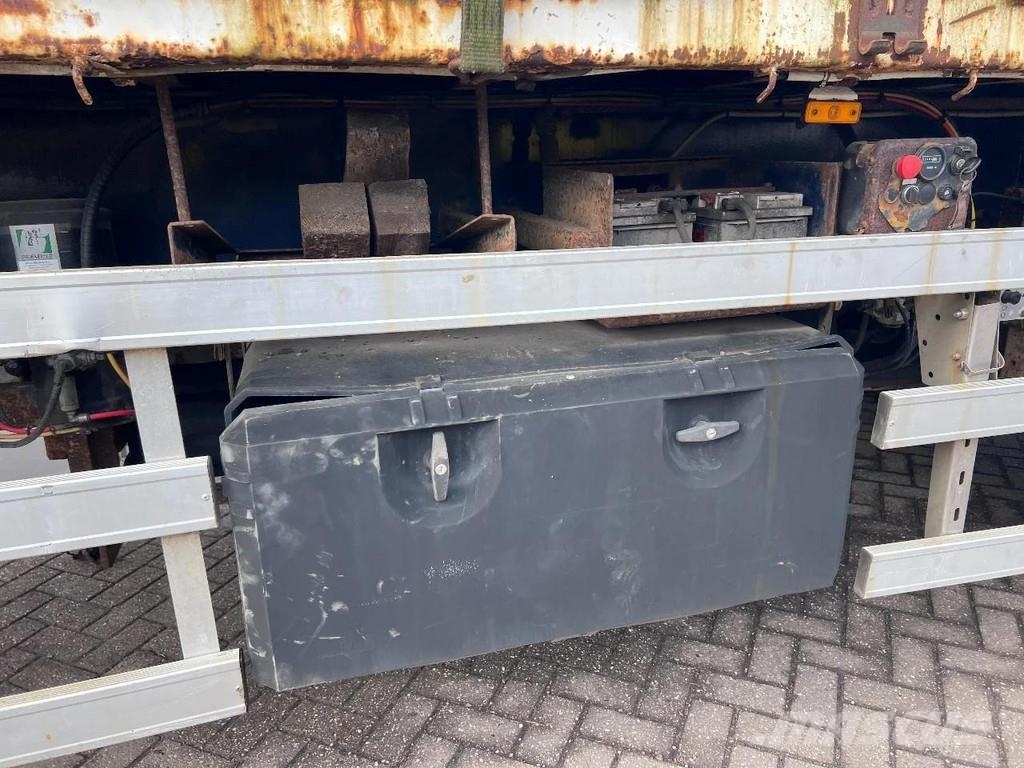 ATM 2 AXLE + HIAB 300-4 Semirremolques de plataformas planas/laterales abatibles