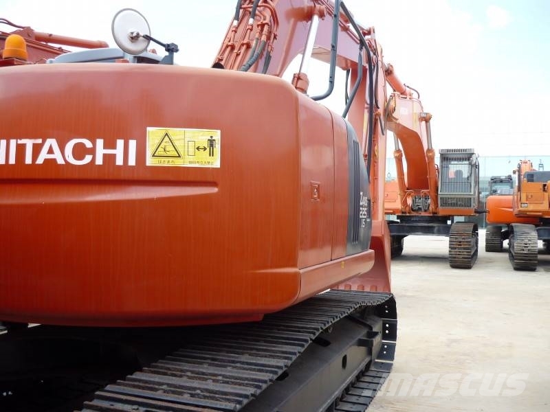 Hitachi ZX 225 US 履带挖掘机