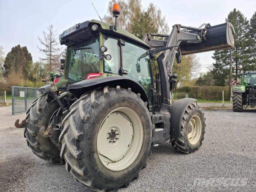 Valtra G135 Трактори