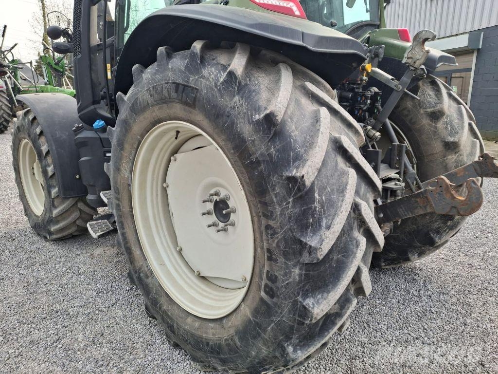 Valtra G135 Trattori