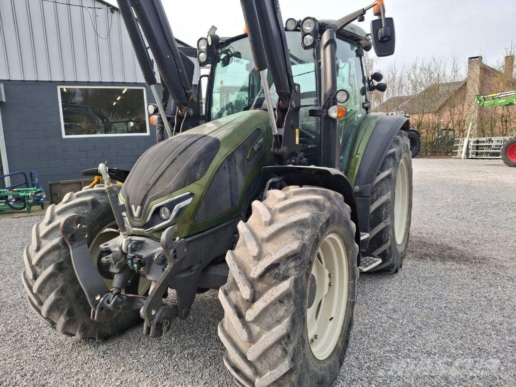 Valtra G135 Трактори