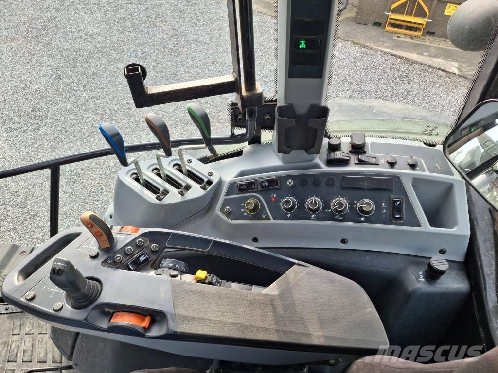 Valtra G135 Трактори