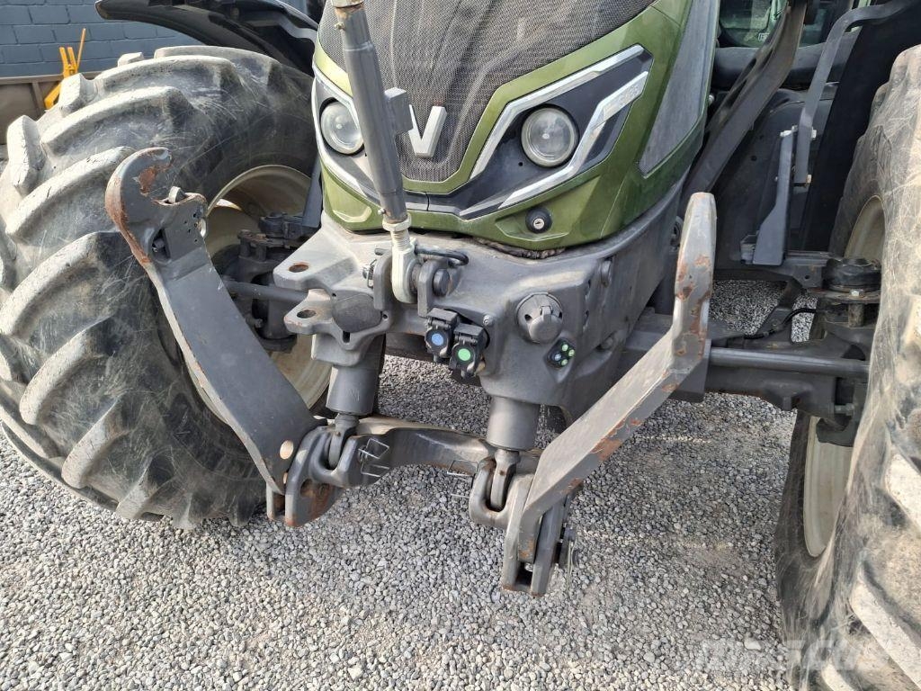 Valtra G135 Tractores