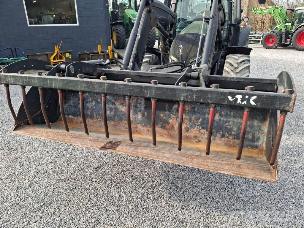 Valtra G135 Трактори