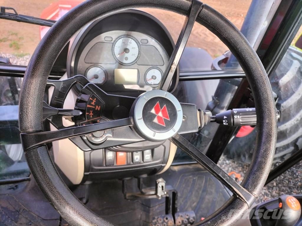Massey Ferguson 4709 トラクター