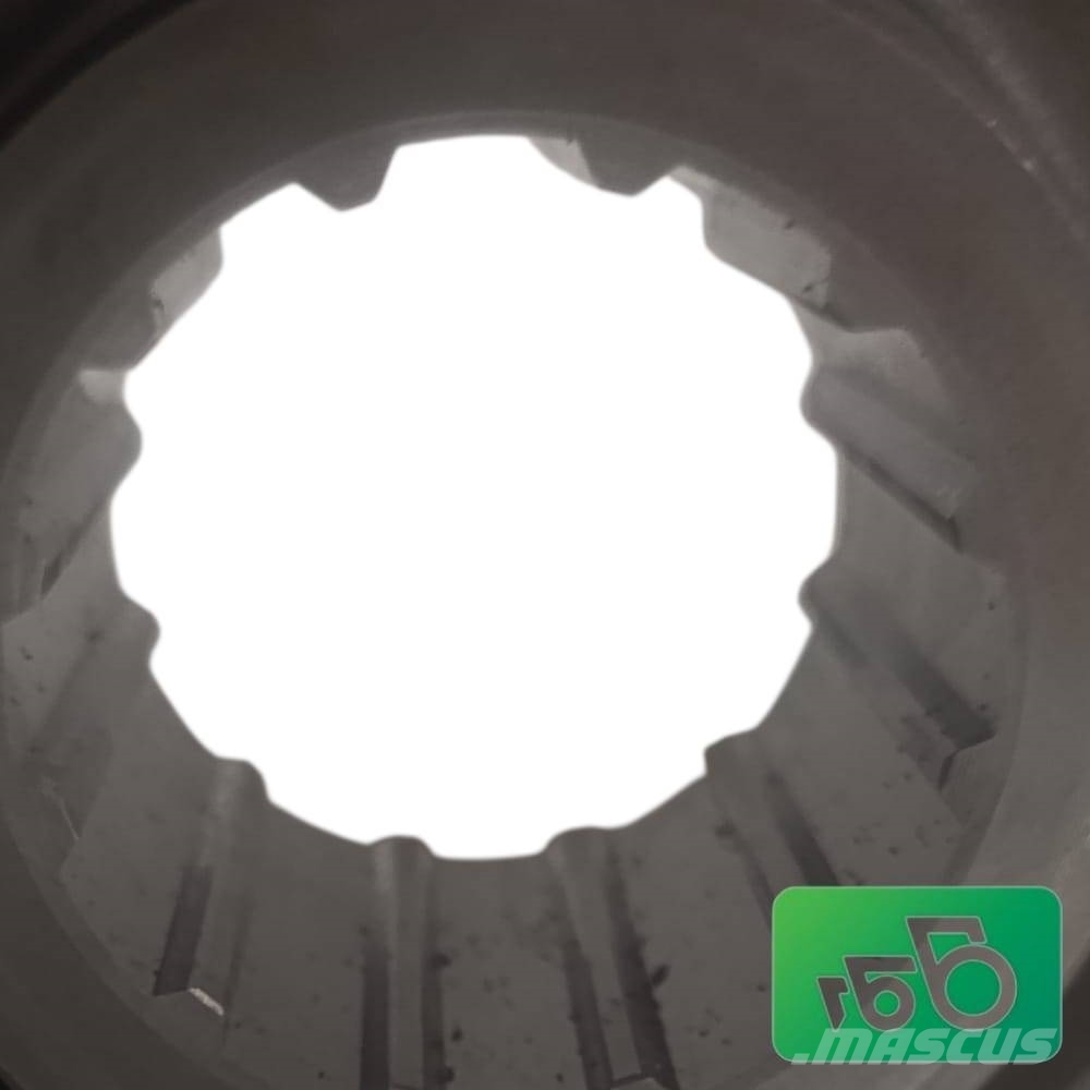 John Deere 6170M Gear PowrQuad™ Gearbox R119982 Podvozky a zavěšení kol