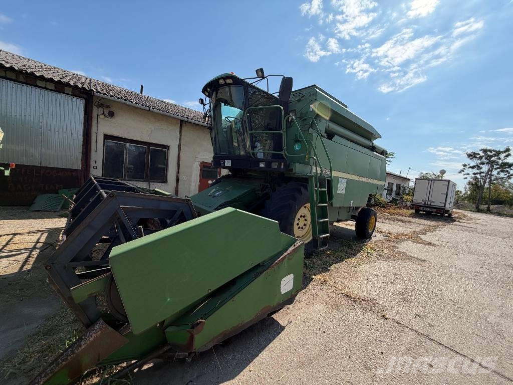 John Deere 2256 Kombajni
