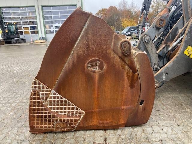 Kaiser (5256) ca. 3.6 cbm gebr. Hochkippschaufel / bucket Cucharones