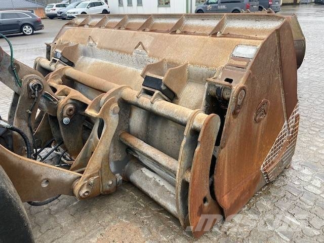 Kaiser (5256) ca. 3.6 cbm gebr. Hochkippschaufel / bucket Cucharones