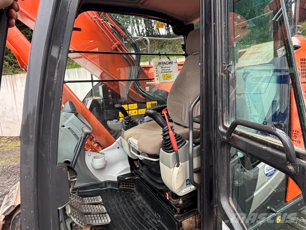 Hitachi ZX 225 US LC-5 B Gravemaskiner på larvebånd