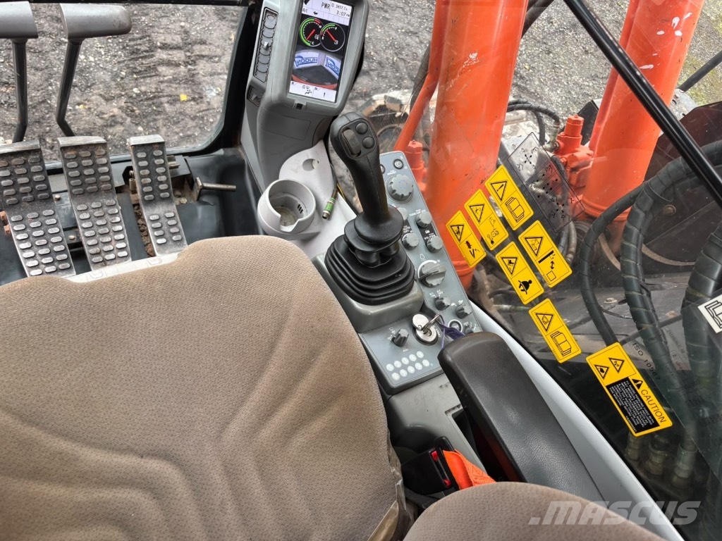 Hitachi ZX 225 US LC-5 B Gravemaskiner på larvebånd
